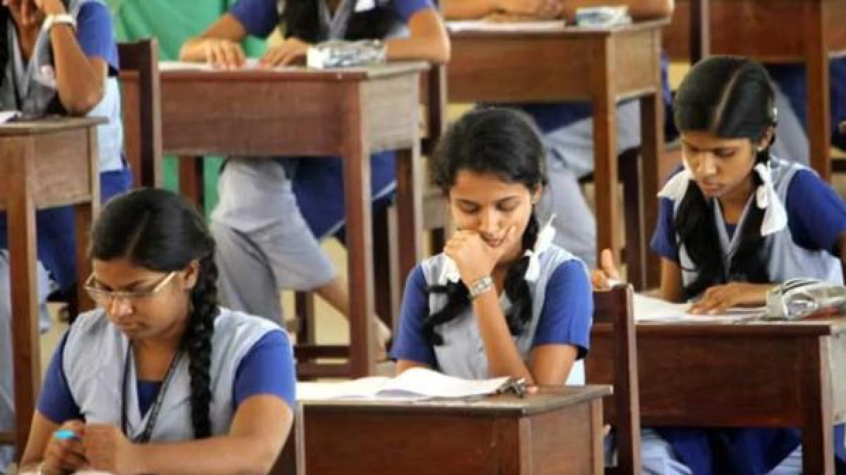 SSLC Exam Fee Hike: ಕರ್ನಾಟಕದಲ್ಲಿ ಎಸ್‌ಎಸ್‌ಎಲ್‌ಸಿ ಪರೀಕ್ಷಾ ಶುಲ್ಕ ಶೇ.5ರಷ್ಟು ಹೆಚ್ಚಳ, ಸರ್ಕಾರದಿಂದ ಹೊಸ ಶಾಕ್