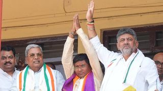 ಇಡೀ ಸರ್ಕಾರವೇ ಉಮೇಶ್ ಮೇಟಿ ಜೊತೆಗಿದೆ: ಬಾಗಲಕೋಟೆಯಲ್ಲಿ ನಾಮಪತ್ರ ಸಲ್ಲಿಕೆ ವೇಳೆ ಡಿ.ಕೆ.ಶಿವಕುಮಾರ್ ಅಭಯ