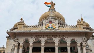 ಐವರು ಐಎಎಸ್‌ ಅಧಿಕಾರಿಗಳ ದಿಢೀರ್ ವರ್ಗಾವಣೆ ಮಾಡಿ ರಾಜ್ಯ ಸರ್ಕಾರ ಆದೇಶ