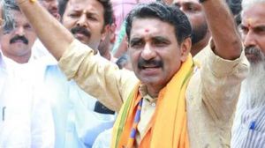 ബി ഗോപാലകൃഷ്ണന്‍ കുരുങ്ങുമോ? വീഡിയോ പരിശോധിച്ച് തിരഞ്ഞെടുപ്പ് കമ്മീഷന്‍, പുതിയ വിവരം