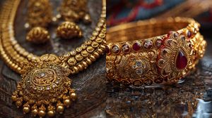 സ്വർണത്തിന് യുഎഇയിൽ വൻ വിലക്കുറവ്: കുറഞ്ഞ വിലക്ക് വാങ്ങി ഇന്ത്യയിൽ വിൽക്കാം? പരിധി അറിയാം