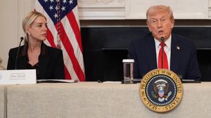 യുഎസ് അറ്റോര്‍ണി ജനറല്‍ പാം ബോണ്ടിയെ പുറത്താക്കി ഡൊണാള്‍ഡ് ട്രംപ്