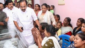 നിതിന്‍ രാജിന്റെ മരണം: കോളജില്‍ നിന്ന് ആരും വീട്ടിലേക്ക് വരാത്തത് സംശയകരം എന്ന് വി ശിവന്‍കുട്ടി