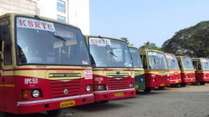 വാഗ്ദാനങ്ങൾ എന്താകും? സൗജന്യ യാത്ര പ്രഖ്യാപനം പ്രതീക്ഷിച്ച് വനിതകൾ, വയോജനക്ഷേമ വകുപ്പ് വന്നേക്കും