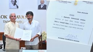 ഇനി 'മുതലമൈച്ചർ' വിജയ്; സർക്കാർ രൂപീകരിക്കാൻ ക്ഷണിച്ച് ഗവർണർ,സത്യപ്രതിജ്ഞ നാളെ