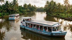 ആറ് പുതിയ സൗരോർജ്ജ ബോട്ടുകളുമായി എസ്‌ഡബ്ല്യുടിഡി; ഉൾനാടൻ ജലഗതാഗതവും ടൂറിസവും വളരും..!