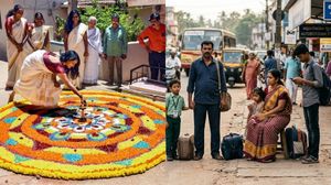 ബെംഗളൂരു മലയാളികളുടെ നാട്ടിലെ ഓണം ത്രിശങ്കുവിൽ; ട്രെയിൻ ടിക്കറ്റ് കിട്ടാനില്ല, ബസിൽ അധിക നിരക്കും!