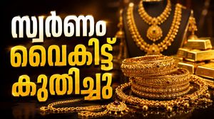 സ്വർണം വൈകീട്ട് ചതിച്ചു,ഒറ്റക്കുതിപ്പ്..ഓണത്തിന് സ്വർണം വാങ്ങാനിരുന്നവർക്ക് തിരിച്ചടി;പവൻ വില അറിയാം