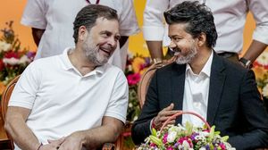 '2029ൽ വിജയ് പ്രധാനമന്ത്രിയാവും, രാഹുൽ ഗാന്ധി തന്നെ അത് ചെയ്യും'; അത്ഭുതങ്ങൾ സംഭവിക്കുമെന്ന് ടിവികെ