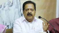'ശശി തരൂർ 100 ശതമാനം കോൺഗ്രസുകാരനല്ല, അയ്യപ്പനോട് കളിച്ചവരെല്ലാം അനുഭവിക്കും'; രമേശ് ചെന്നിത്തല