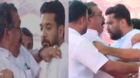 പ്രസംഗിക്കാൻ വൈകി വിളിച്ചതിൽ ക്ഷുഭിതനായി ഷാഫി പറമ്പിൽ; പുതുയുഗ യാത്രയിൽ കയ്യാങ്കളി