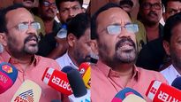 'ടൗണ്‍ഷിപ്പിലെ വീട്ടില്‍ വിള്ളല്‍ ഇല്ല, വെള്ളം കിനിഞ്ഞിറങ്ങിയ പാടുണ്ട്';നേരിട്ടെത്തി പരിശോധിച്ച് മന്ത്രി രാജൻ