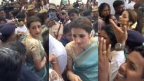  സംഗീത വന്നില്ല; എത്തിയ തൃഷ ജനക്കൂട്ടത്തിന് ഇടയില്‍ കുടുങ്ങി, പോലീസ് ഇടപെട്ടു, വീഡിയോ വൈറല്‍