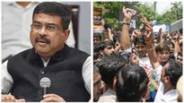 സിജെപി സമരം വിജയം; ധര്‍മേന്ദ്ര പ്രധാന്‍ രാജിവച്ചു, മോദി സര്‍ക്കാര്‍ വിദ്യാര്‍ഥികള്‍ക്ക് മുമ്പില്‍ കീഴടങ്ങി