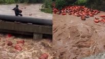 പുഴ നിറയെ ഒഴുകിനടക്കുന്ന ഗ്യാസ് സിലിണ്ടറുകൾ! മഹാരാഷ്ട്രയിൽ നിന്നും ഞെട്ടിക്കുന്ന വീഡിയോ