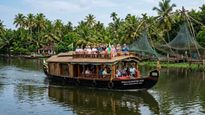 കൊച്ചിക്കാരുടെ ഓണം വെള്ളത്തിലാവുമോ? ബോട്ട് സർവീസുകൾ വെട്ടിക്കുറച്ച് സംസ്ഥാന ജലഗതാഗത വകുപ്പ് 