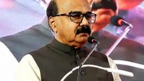 'പാറ്റകളല്ലാത്തവർ ഉറക്കെ പറയൂ'; മോഹനൻ കുന്നുമ്മലിനെതിരെ പ്രതിഷേധം കടുക്കുന്നു