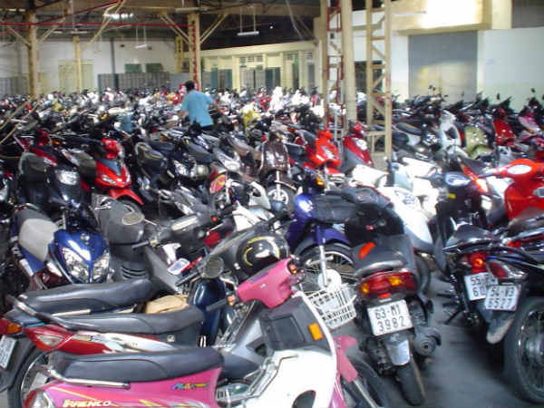 കാറുകളല്ല, പെട്രോള്‍ ഊറ്റുന്നത് ബൈക്കുകള്‍
