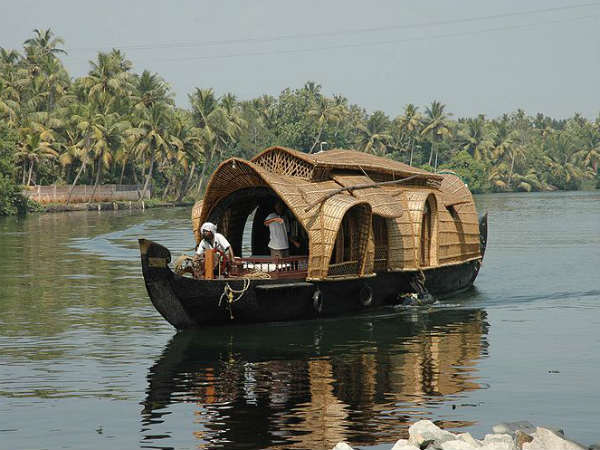 കുമരകത്ത് ഹൗസ് ബോട്ടുകള്‍ക്ക് പ്രീപെയ്ഡ് കൗണ്ടര്‍