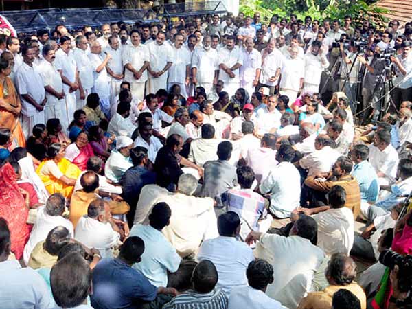 സോളാറിനെതിരെ നടത്തുന്ന സമരങ്ങളെല്ലാം പിന്‍വലിച്ചു