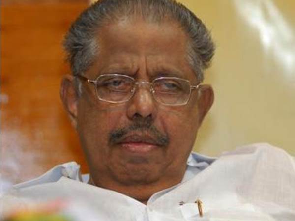രാധയുടെ വീട് സന്ദര്‍ശിച്ച ആര്യാടന് കരിങ്കൊടി