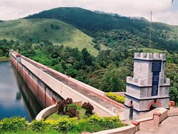 മുല്ലപ്പെരിയാര്‍ 'ജലബോംബ്' ആകുന്നു...142 അടിയില്‍ വെള്ളമെത്തി, ഇരുട്ടില്‍ വെള്ളം കുത്തിയൊലിച്ചു