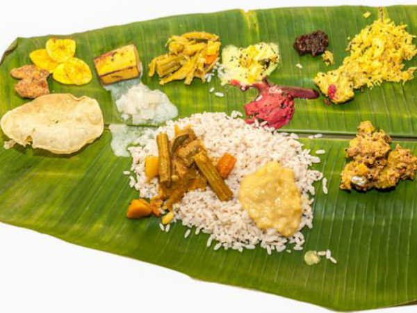 സദ്യയില്ലാതെ  മലയാളികളികൾക്ക് എന്ത് ഓണം!!  ഓണ സദ്യ എങ്ങനെ കഴിക്കണം!!!