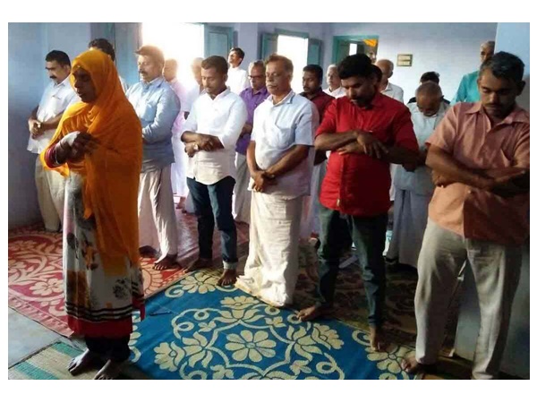 അുമഅ നമസ്‌ക്കാരത്തിന് വനിതയുടെ നേതൃത്വം,  ചേകന്നൂര്‍ മൗലവിയുടെ ആദര്‍ശത്തിനെതിരെ മുസ്ലിംമത പണ്ഡിതര്‍