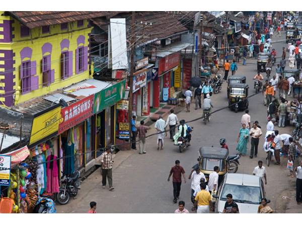 ഗോഡൗണുകള്‍ തകര്‍ത്ത് ഗുജറാത്ത് സ്ട്രീറ്റ് നവീകരിക്കില്ല: കലക്റ്റര്‍