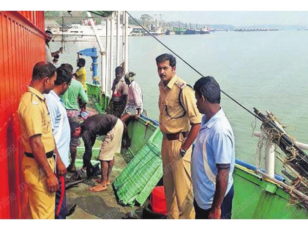 ചെറുമത്സ്യങ്ങള്‍ പിടിച്ച ബോട്ട് കസ്റ്റഡിയിലെടുത്തു, ഒരു ടണ്ണോളം മത്സ്യക്കുഞ്ഞുങ്ങളെ കടലില്‍ത്തള്ളി; ബോട്ടുടമയ്ക്ക് പിഴയിട്ടു