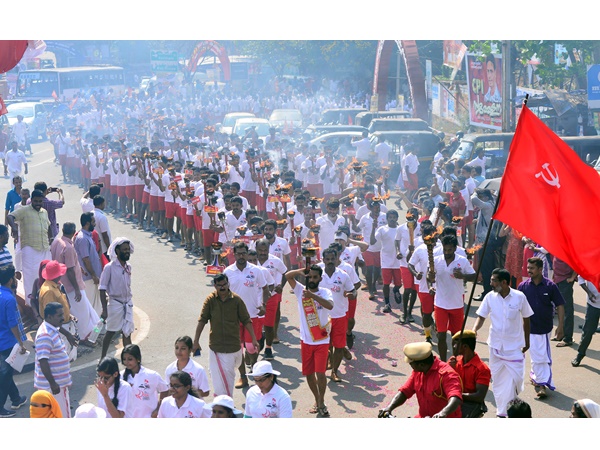 സിപിഎം സംസ്ഥാന സമ്മേളന ദീപശിഖ ജാഥയിലേക്ക് മലപ്പുറത്തെ ഒമ്പത് രക്തസാക്ഷി സ്മൃതി കുടീരങ്ങളില്‍ നിന്നും ഉപദീപശിഖകള്‍ എത്തി