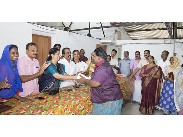 മൂവാറ്റുപുഴ നഗരസഭയില്‍ വഴിയോര കച്ചവടക്കാര്‍ക്ക് ഐഡി കാര്‍ഡ്