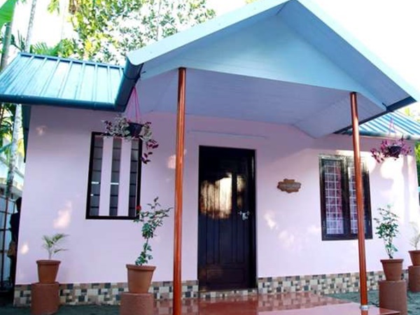 മഴ നനയാതിരിക്കാന്‍ ചോദിച്ചത് പ്ലാസ്റ്റിക് ഷീറ്റ്; യുവാക്കള്‍ നിര്‍മ്മിച്ചു നല്‍കിയത് പുത്തന്‍ വീട്