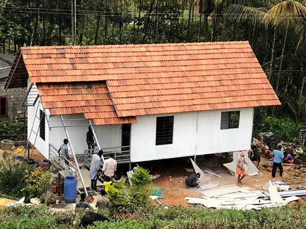 പ്രളയത്തെ അതിജീവിക്കാന്‍ 'തണലി'ന്റെ പ്രകൃതി സൗഹൃദഭവനം; ആദ്യവീട് വിധവയായ പാത്തുമ്മക്ക്