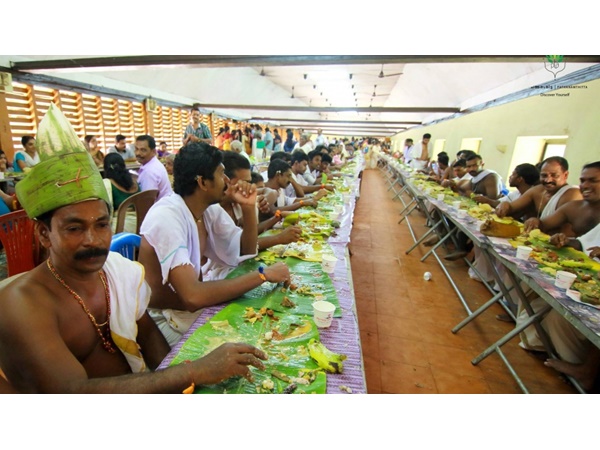 ആറന്മുള പാർത്ഥസ്വാരതി ക്ഷേത്രത്തിൽ അഷ്ടമിരോഹിണി നാളിൽ അന്നദാനമുണ്ട് ആയിരങ്ങൾ