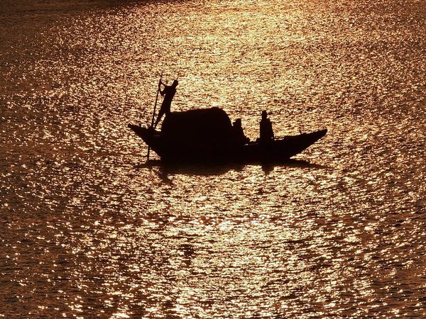 ഇറാഖിലെ ടൈഗ്രിസ്  നദിയിൽ ഫെറി മറിഞ്ഞ് 94 മരണം; അപകടം വിനോദസഞ്ചാര ദ്വീപിലേക്കുളള യാത്രക്കിടെ