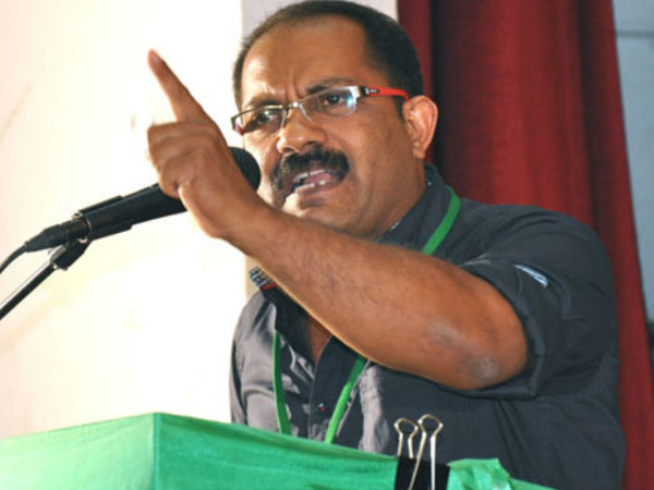 സ്വർണ്ണക്കടത്തിൽ ഒരു കാക്കാന്റെ പേരു കൂട്ടി മലപ്പുറത്തെത്തിച്ചാൽ പിന്നെ! തുറന്നടിച്ച് കെഎം ഷാജി