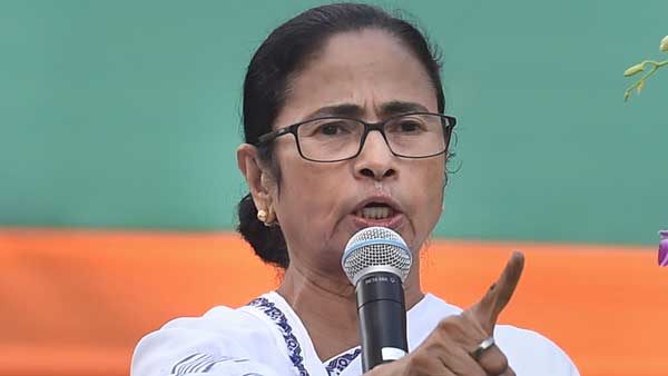 നബന്ന ചലോ മാർച്ച് സംഘർഷഭരിതം: ദൃശ്യങ്ങൾ പരിശോധിച്ച് മമത, നൂറോളം ബിജെപി പ്രവർത്തകർക്ക് പരിക്ക്!!