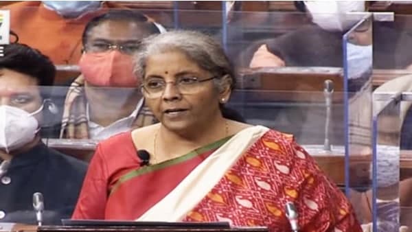 2020-2021 വര്‍ഷത്തെ കേന്ദ്രത്തിന്റെ നികുതി വരുമാനത്തില്‍ വന്‍ ഇടിവ്‌; 5.2ലക്ഷം കോടിയുടെ കുറവ്‌ രേഖപ്പെടുത്തി