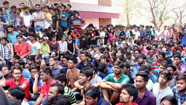 കല്ലാകുറിച്ചിക്ക് പിന്നാലെ തിരുവള്ളൂരില്‍ വീണ്ടും വിദ്യാര്‍ത്ഥിനിയുടെ മരണം; ആത്മഹത്യയെന്ന് സംശയം