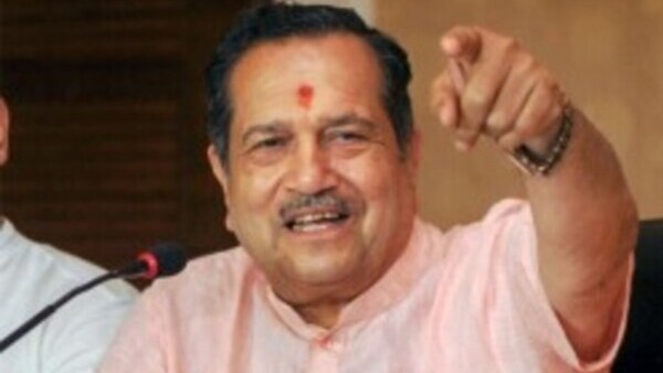 നിസാമുദീന്‍ ദര്‍ഗ സന്ദര്‍ശിച്ച് ആര്‍എസ്എസ് നേതാവ്; ദീപങ്ങള്‍ തെളിച്ചു, സൗഹാര്‍ദം വേണമെന്ന് ഇന്ദ്രേഷ്