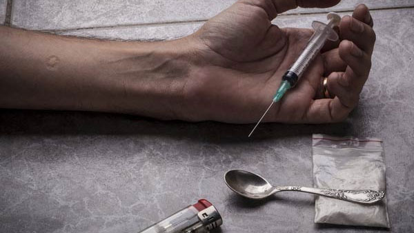 ലഹരി വേട്ടയില്‍ കുടുങ്ങിയത് മലയാളി ഡോക്ടര്‍മാരും വിദ്യാര്‍ത്ഥികളും; മംഗളൂരു മെഡിക്കല്‍ കോളേജുകളിൽ റെയ്ഡ്