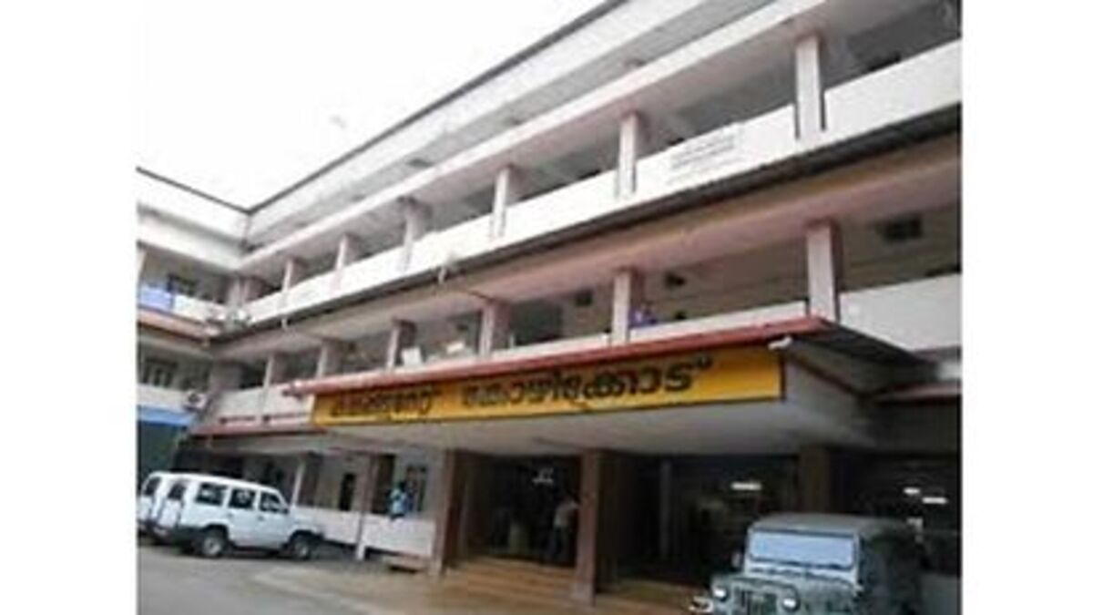 കോഴിക്കോട്ടും കൂട്ട അവധി; സബ് കളക്ടറുടെ വിവാഹത്തിനായി അവധിയെടുത്തത് 22 പേര്‍