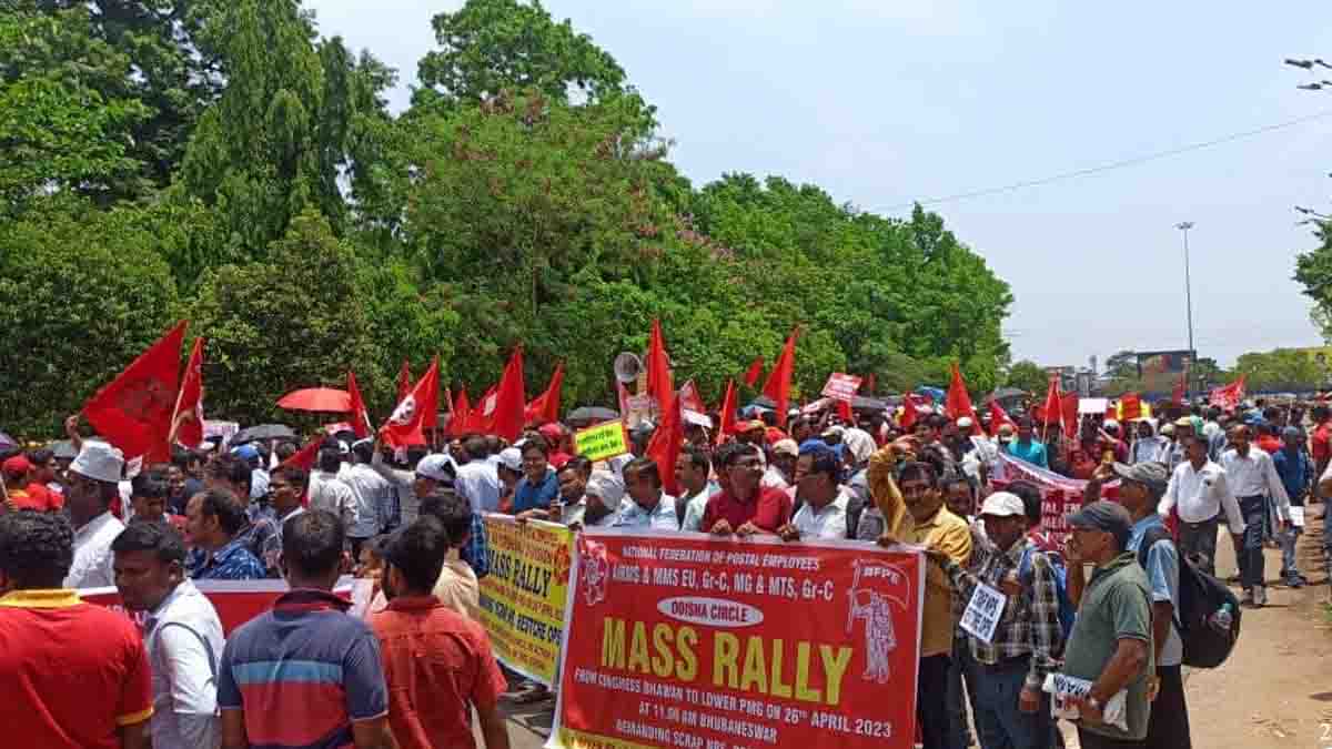 കര്‍ഷക സമരത്തിനും സിഐടിയുവിനും സംഭാവന നല്‍കി; രണ്ട് തപാല്‍ യൂണിയനുകളുടെ അംഗീകാരം റദ്ദാക്കി കേന്ദ്രം