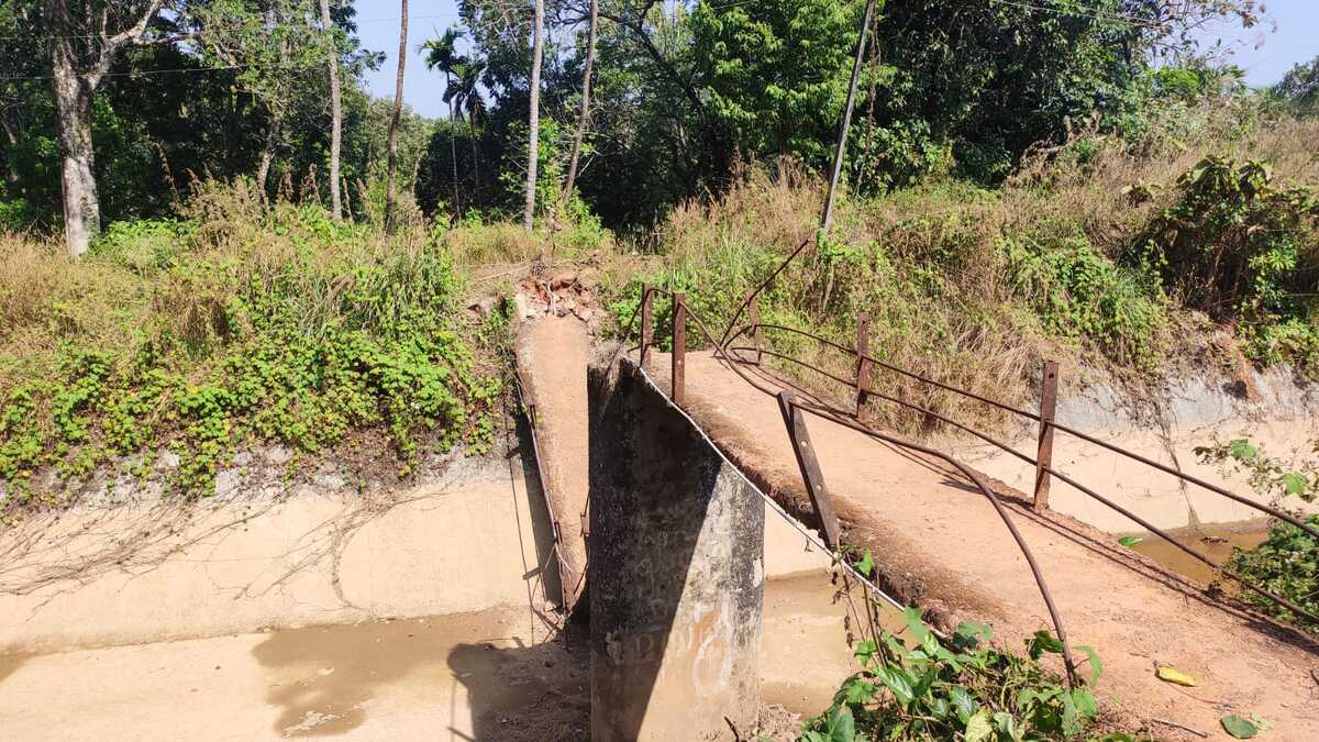 കാര ചാത്തോത്ത് കനാല്‍പ്പാലം തകര്‍ന്നു; പ്രദേശവാസികള്‍ക്ക് യാത്രാദുരിതം