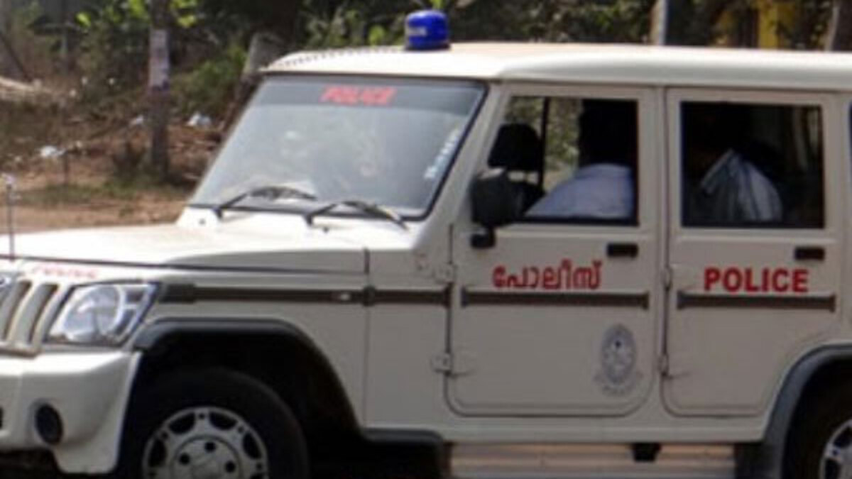ഗുണ്ടാതലവന്റെ വീട്ടില്‍ വിരുന്ന്, എസ്‌ഐയെ കണ്ട് ഡിവൈഎസ്പി മുങ്ങി; 2 പോലീസുകാര്‍ക്ക് സസ്‌പെന്‍ഷന്‍