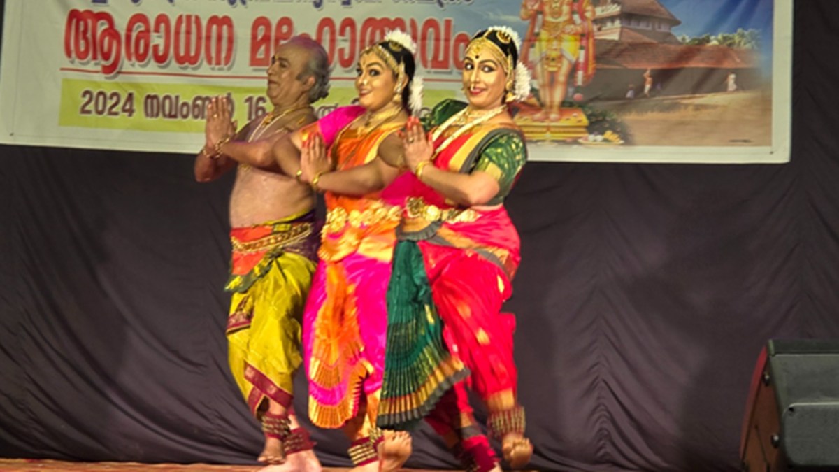 മകള്‍ക്കും കൊച്ചുമകള്‍ക്കുമൊപ്പം വേദിയില്‍ നിറഞ്ഞാടി നൃത്താചാര്യന്‍ എന്‍വി കൃഷ്ണന്‍ മാസ്റ്റര്‍