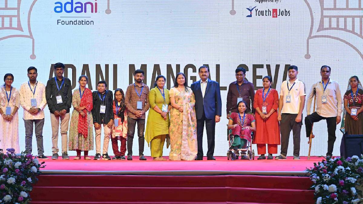ഭിന്നശേഷിയുള്ള സ്ത്രീകള്‍ക്കൊപ്പം ഒന്നാം വിവാഹവാര്‍ഷികം ആഘോഷിച്ച് ജീത് അദാനിയും ദിവയും