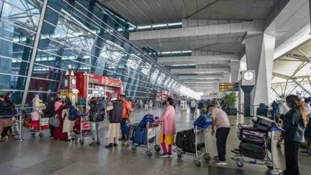 ഈ എയര്‍പോര്‍ട്ടില്‍ ചായയ്ക്ക് പത്തു രൂപ: 20 രൂപയ്ക്ക് വട; എല്ലായിടത്തും വേണമെന്ന് സോഷ്യല്‍ മീഡിയ