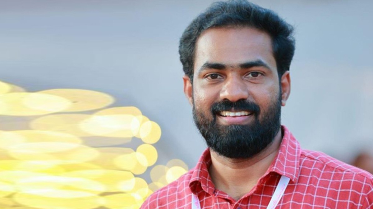 'കറന്റ് വരുമോ എന്നറിയില്ല...പക്ഷേ നൊസ്റ്റാൾജിയ തിരിച്ചെത്തും'; ട്രോളി വികെ സനോജ്